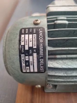 Lijadora de banda motorizada