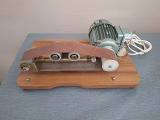 Lijadora de banda motorizada