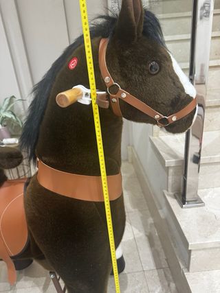 Juguete de caballo de peluche marrón