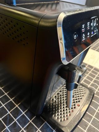 Cafetera recien revisada por  Philips. Modelo 2200