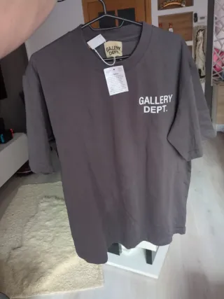 Camiseta Gallery Dept. Gris