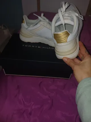 Zapatillas Tommy Hilfiger Blancas y Doradas
