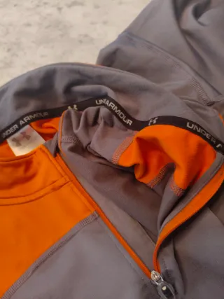 Jersey térmico Under Armour gris y naranja