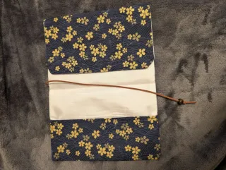 Funda libro A5 con solapa floral