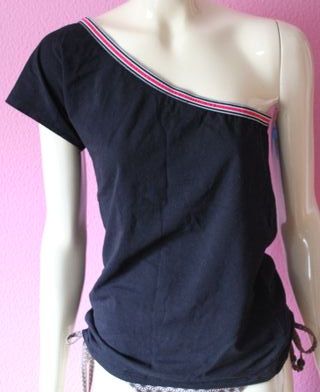 Camiseta Bershka  asimétrica