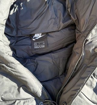 Abrigo largo acolchado Nike negro