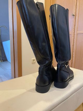 Botas de piel negras altas