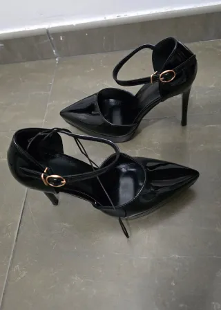 Zapatos de tacón negros charol