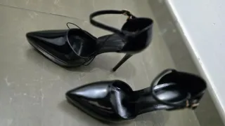 Zapatos de tacón negros charol