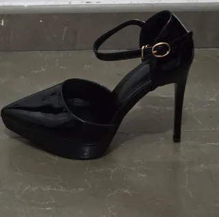 Zapatos de tacón negros charol