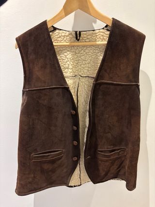 Chaleco piel marrón con borreguito