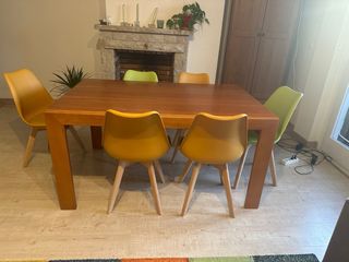 Mesa de comedor de madera maciza + 4 sillas
