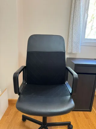 Silla giratoria Bomstad negra