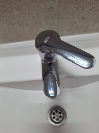 Móvel de lavatório e armário alto Ikea