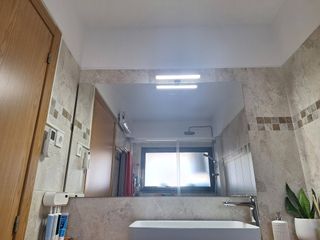 Móvel de lavatório e armário alto Ikea