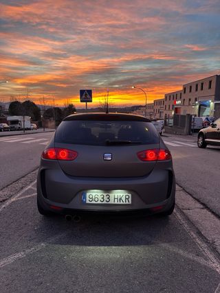 SEAT León 1.6 TDI (95 CV) - Look Cupra - Gris Mate