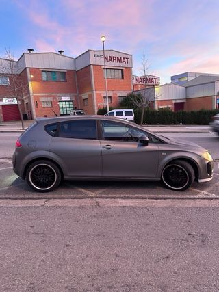 SEAT León 1.6 TDI (95 CV) - Look Cupra - Gris Mate