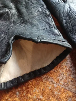 Guantes de cuero negros