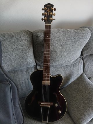 Guitarra Yamaha AEX500 Electroacústica
