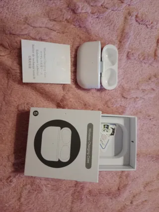 Caja cargador inalámbrico para cascos