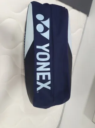 Raquetero Yonex para 6 raquetas