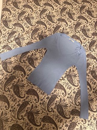 Jersey canalé cuello pico azul Stradivarius T. S