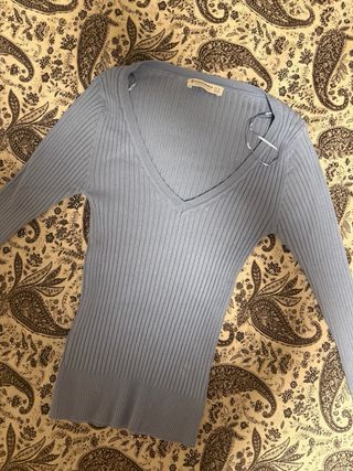 Jersey canalé cuello pico azul Stradivarius T. S