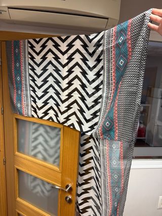 Pañuelo tipo capa estampado con abertura