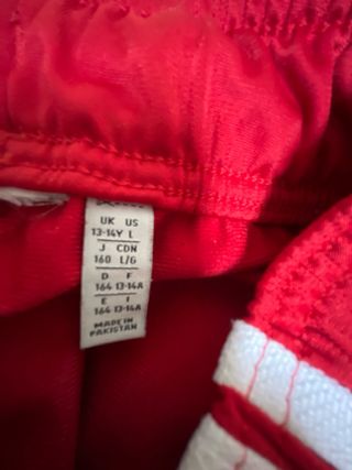 Pantalones Adidas Rojos con Rayas Blancas