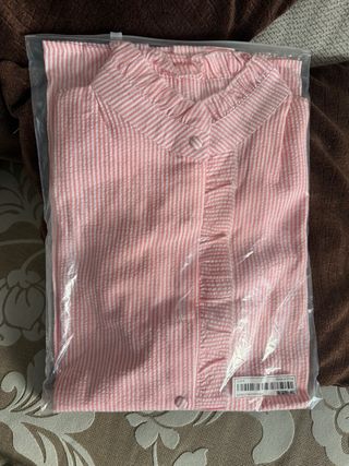 Blusa de señora con volantes