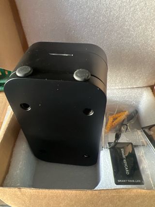El objeto de la imagen es una caja fuerte intelige