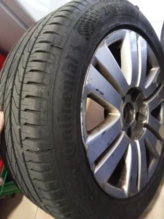 2 Llantas con neumáticos nuevos continental foto