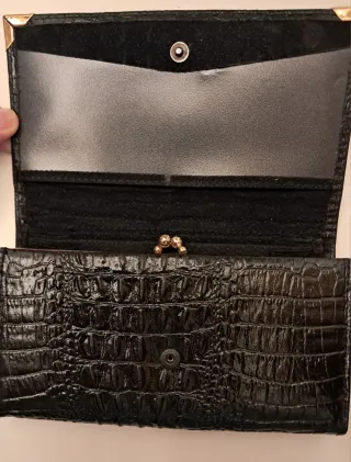 Monedero negro piel tipo cocodrilo