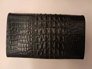 Monedero negro piel tipo cocodrilo