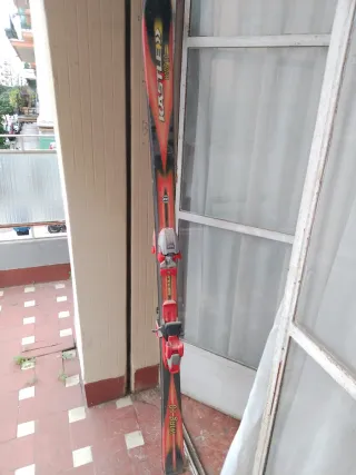 Esquís wing-1.0 con fijaciones Marker