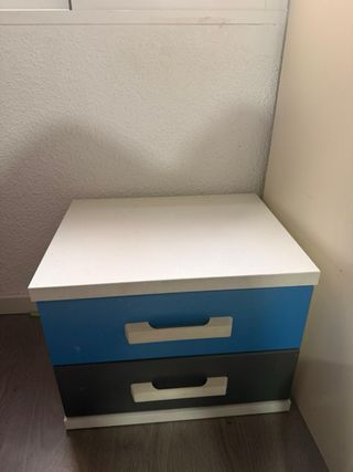 Mesita de noche, canapé y colchon