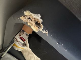 Mesita de noche, canapé y colchon