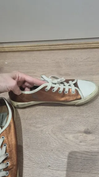 Zapatillas Bimba y Lola cobre y blanco