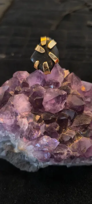 Anillo artesanal piedra Onyx con baño de oro .