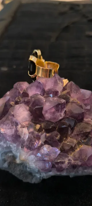 Anillo artesanal piedra Onyx con baño de oro .