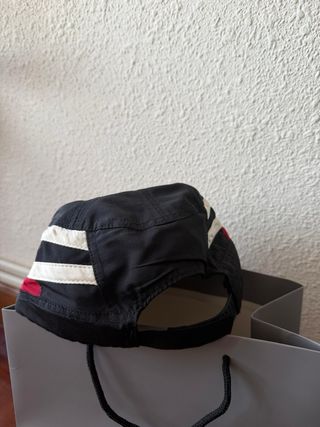 Gorra Balenciaga Rayas Negra Roja Blanca