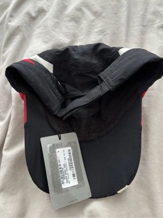 Gorra Balenciaga Rayas Negra Roja Blanca