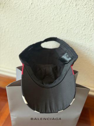 Gorra Balenciaga Rayas Negra Roja Blanca