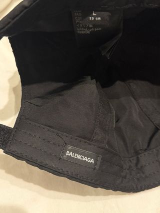 Gorra Balenciaga Rayas Negra Roja Blanca