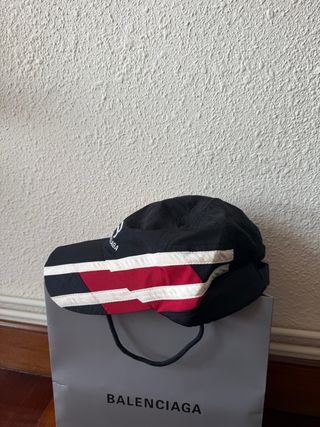Gorra Balenciaga Rayas Negra Roja Blanca