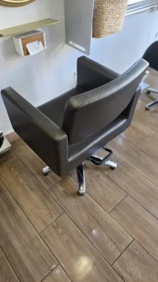 Sillón Hidráulico Marron Piel Sintética.