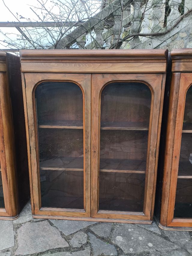 Vitrina aparador de madera de castaño