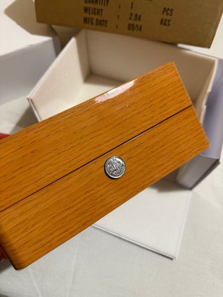 Caja de reloj Omega madera barnizada