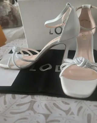 Sandalias LODI tacón blancas talla 40