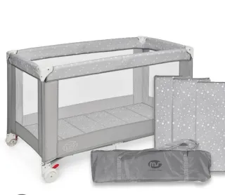 Cuna de viaje gris con estrellas